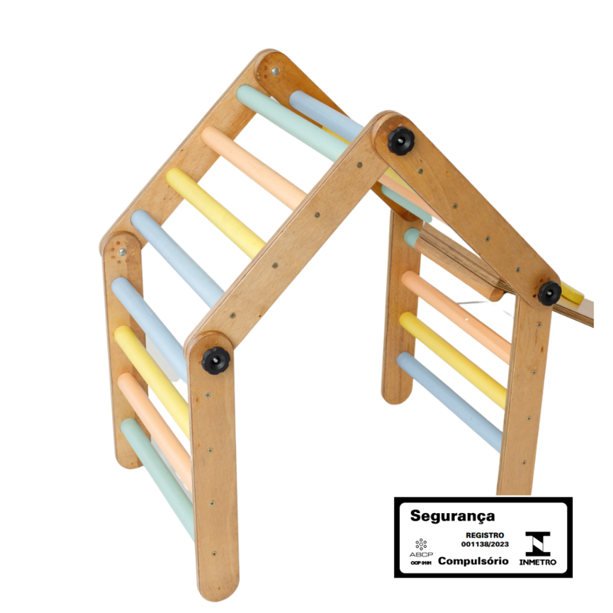 Triângulo Pikler articulado com rampa - colorido - A Casa da Criança
