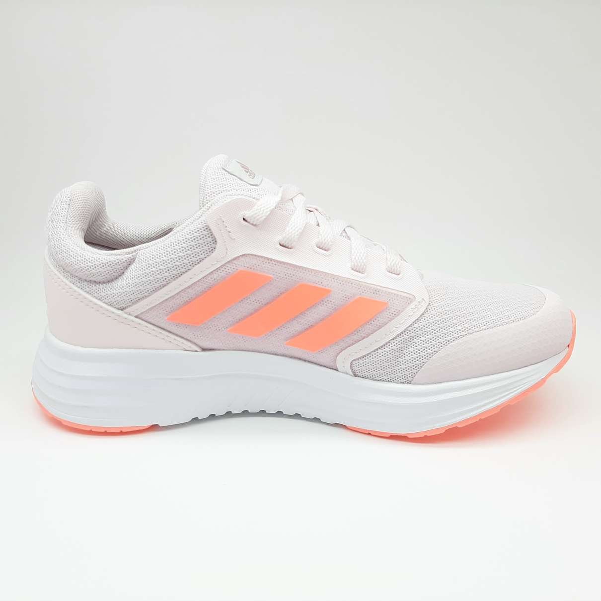 Tenis adidas rasteiro sales feminino