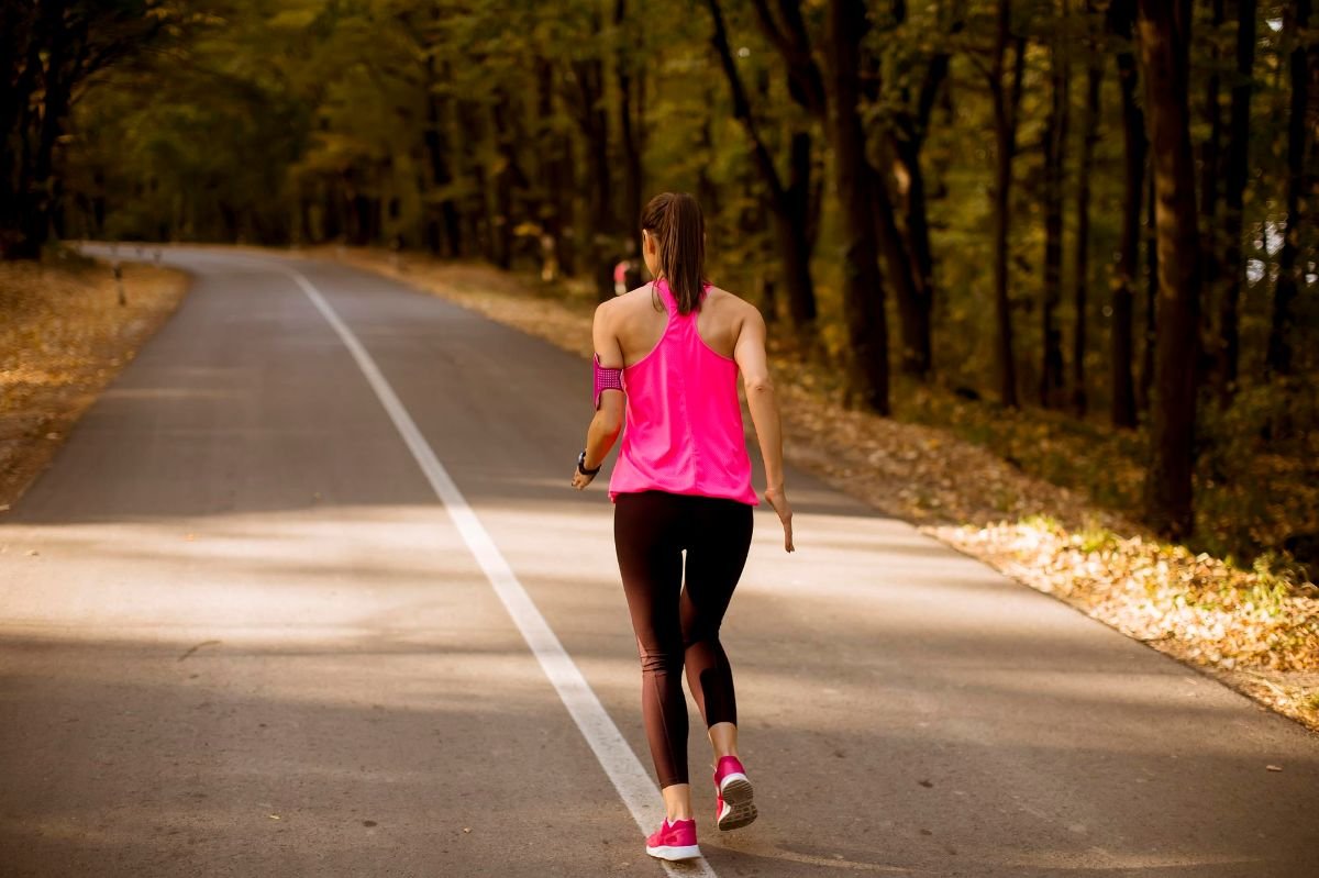 Benefícios da caminhada para o corpo, iniciando da maneira correta. - Arm Fitness