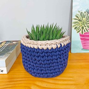 cachepo de croche de malha listra nude e azul marinho m 2