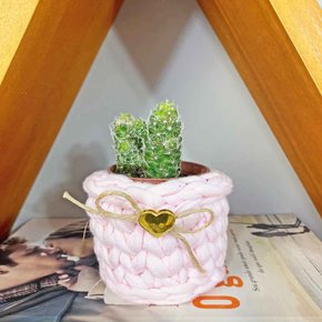 mini cachepo de croche de malha rosa claro 2