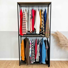 arara de roupas twice tabaco e preto web