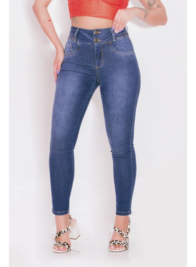 https://global.cdn.magazord.com.br/awejeans/img/2022/08/produto/1855/calca-jeans-cropped-2-botoes-catarina-feminina-awe-jeans-5.jpg?ims=fit-in/635x865/filters:fill(white)