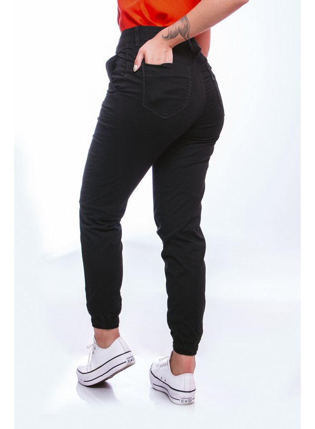 https://global.cdn.magazord.com.br/awejeans/img/2022/11/produto/2515/calca-jogger-lais-preta-feminina-awe-jeans-4.jpg?ims=fit-in/635x865/filters:fill(white)
