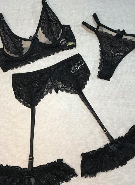 Conjunto de lingerie em renda cinta liga sem bojo com aro rosa