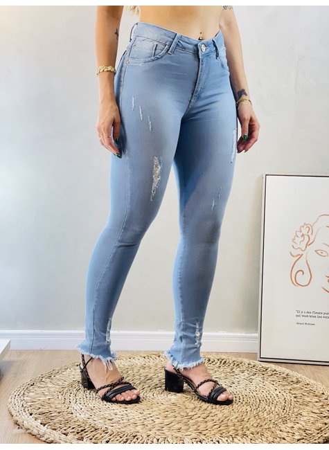 Calça Jeans Feminina Cintura Alta com Elastano Desfiada na Barra - 44.