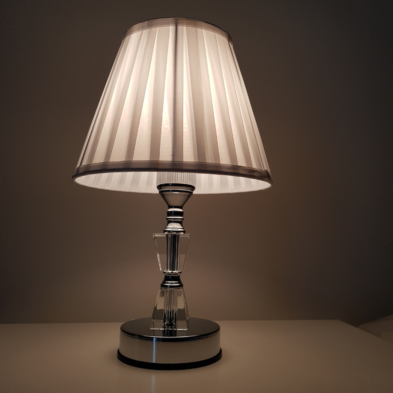 ABAJUR DE VIDRO TOQUE COM CÚPULA BIVOLT