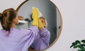 como limpar espelho manchado