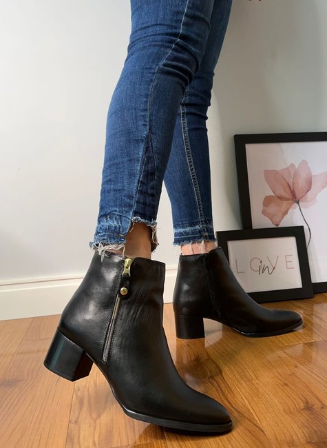 Bota Cano Curto com Salto Bloco Bota Cano Curto com Salto Bloco
