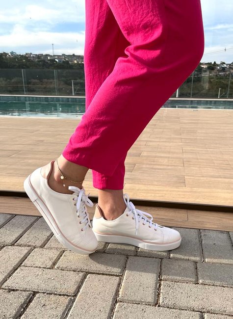 Tênis Branco com Detalhes Tênis Branco com Detalhes
