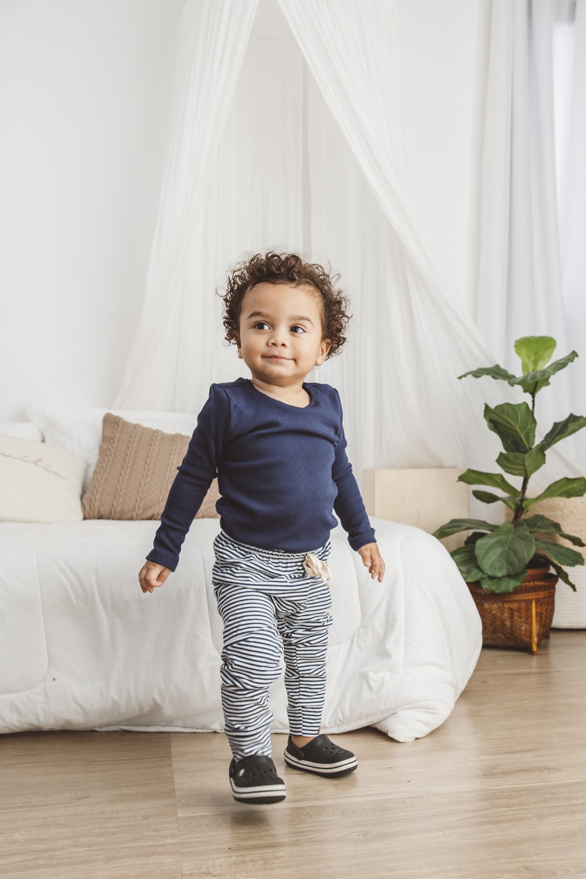 Calça listrada branca store e azul marinho