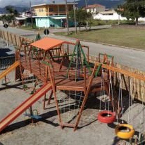 Parção Especial Infantil Duplo com Balanços Acoplados Parção Especial Infantil Duplo com Balanços Acoplados