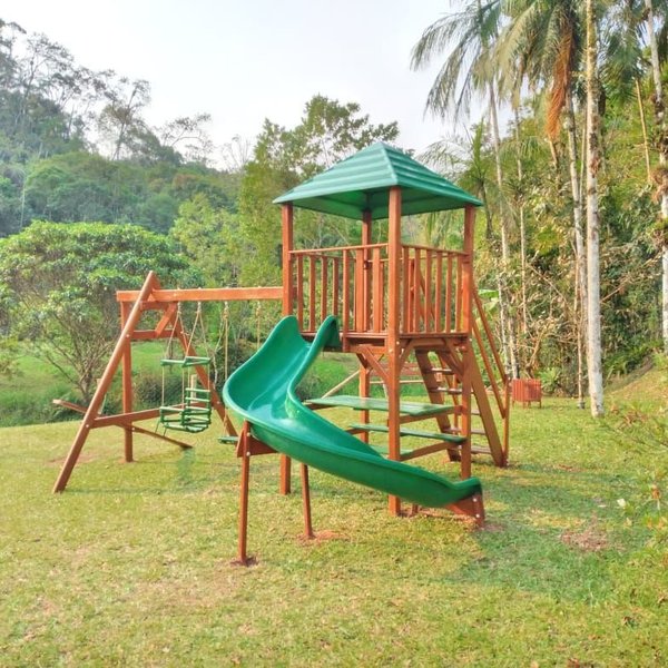Parque de Torre c/ Balanços, Mesa e Bancos Acoplados Parque de Torre c/ Balanços, Mesa e Bancos Acoplados