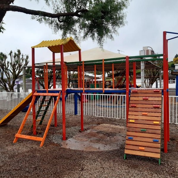 Parque de Torre com Ponte Fixa Parque de Torre com Ponte Fixa