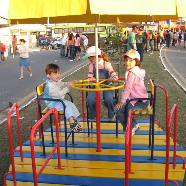 Carrossel Especial - Cadeirantes - Metal Carrossel Especial - Cadeirantes - Metal