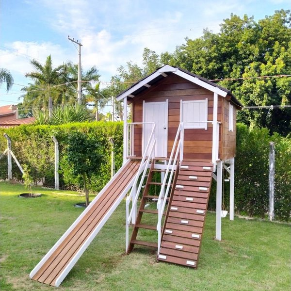 Casinha de Criança Suspensa com Escada 2,00x2,50m Casinha de Criança Suspensa com Escada 2,00x2,50m
