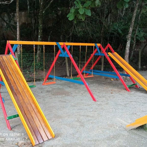 Conjunto de Balanços com 02 Escorregadores Infantil Conjunto de Balanços com 02 Escorregadores Infantil