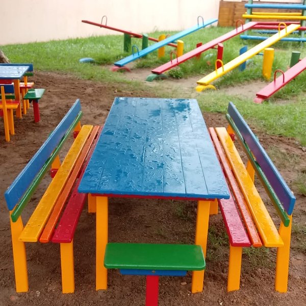Conjunto de Mesa Com Bancos Com Encosto Mirim Conjunto de Mesa Com Bancos Com Encosto Mirim
