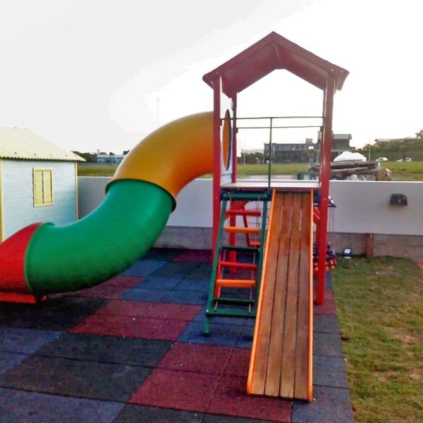 Parque de Torre Infantil Com Escorregador Tubular Parque de Torre Infantil Com Escorregador Tubular