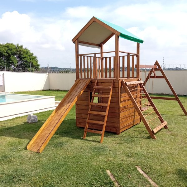 Parque de Torre Com Balanços e Casinha Acoplados Parque de Torre Com Balanços e Casinha Acoplados