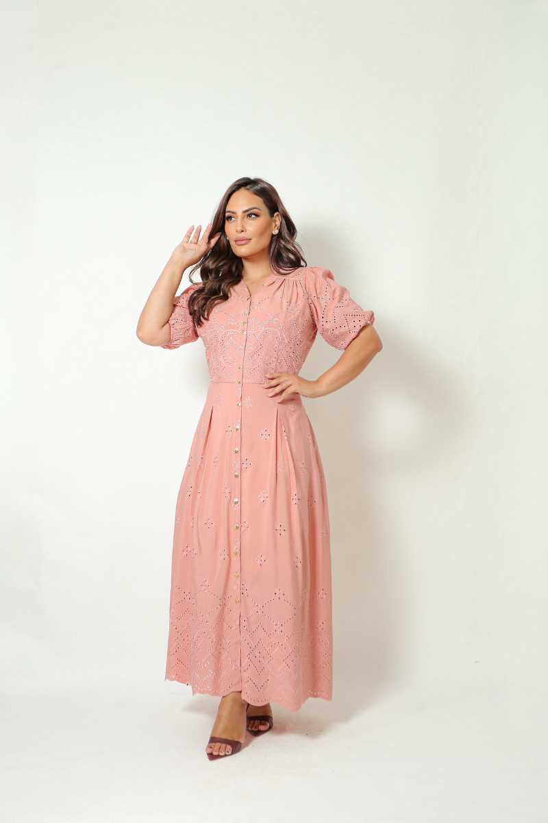 Vestido Maxi Midi Laise Bordada com Mangas Bufantes e Botões Frontal