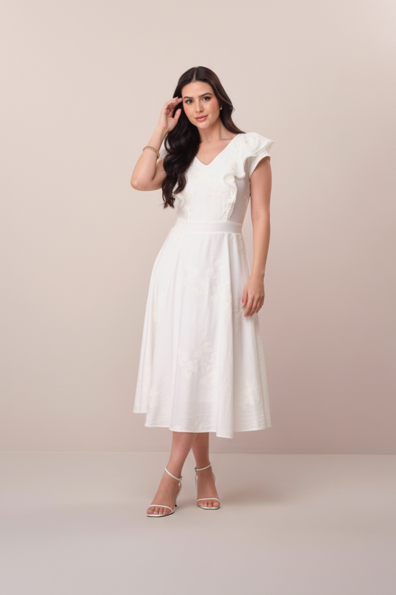 Vestido Midi Evasê com Bordado Floral Off White