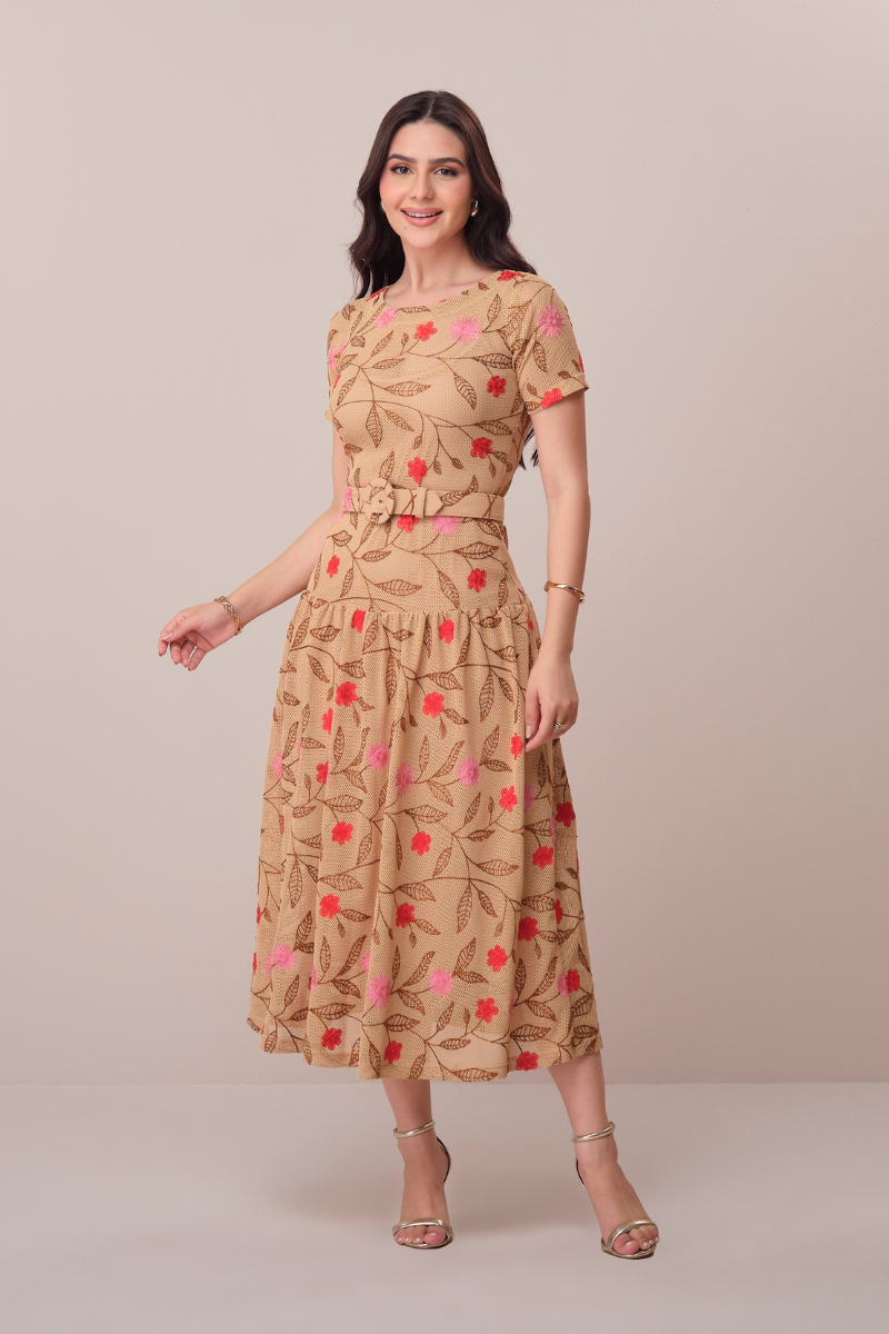 Vestido Midi Bordado Bege Evasê Romântico