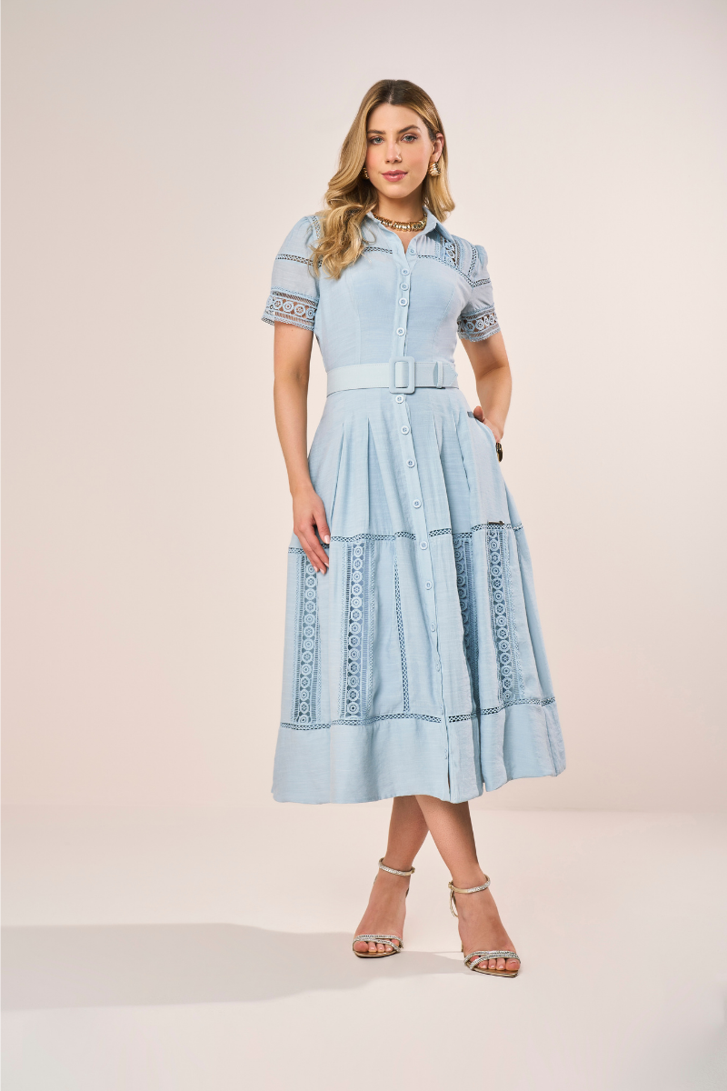 Vestido Midi Azul Godê com Detalhes em Guipir