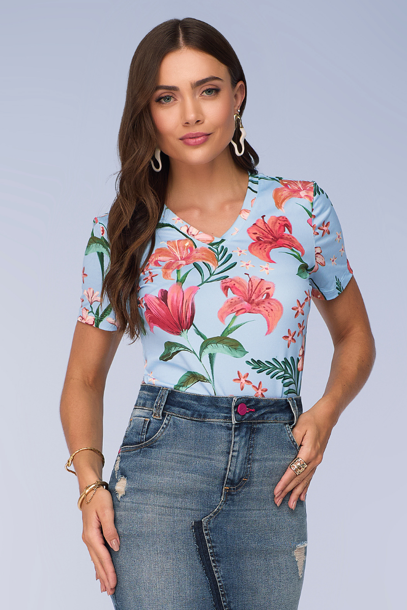 T-shirt Floral Azul com Decote V