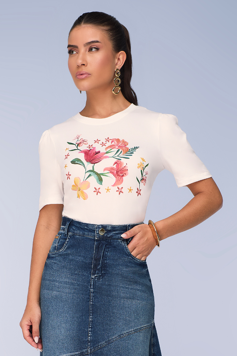 T-Shirt Branca Floral em Malha Premium