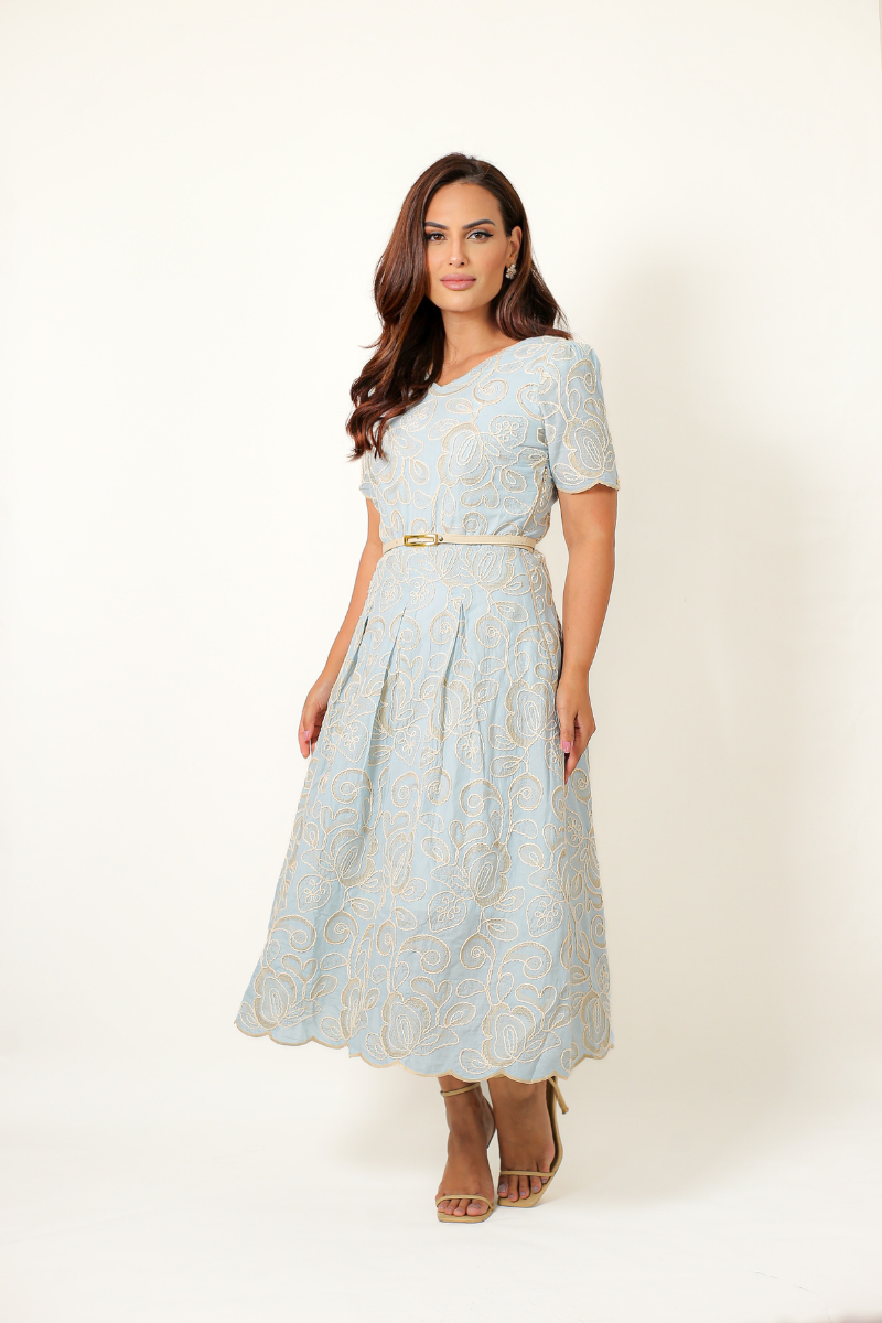Vestido Midi Evasê Azul Bordado