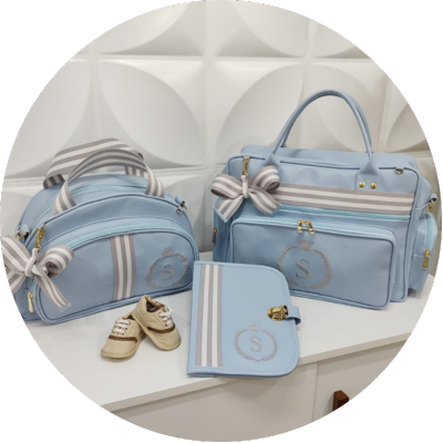 Kit Bolsa Maternidade 3 peças Azul Bebê com Fita Bicolor Cinza Personalizado Menino - Coutre Bolsas