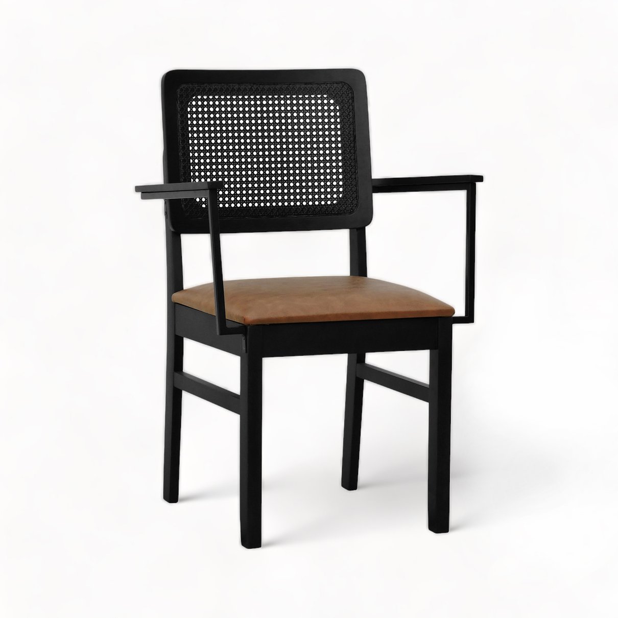 cadeira lyon preta com bracos corano marrom mescla sombra