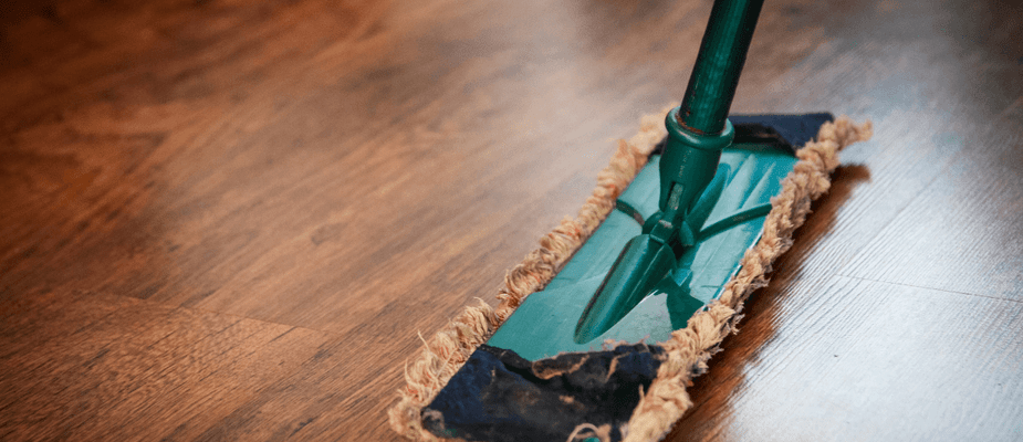 Como Limpar Piso de Madeira: Guia Completo para Limpeza!