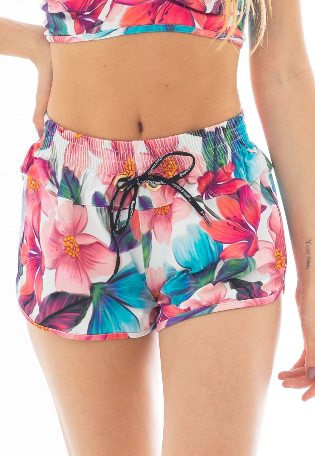 Saída de Praia Shorts Com Ilhós Aquarela Floral Saída de Praia Shorts Com Ilhós Aquarela Floral