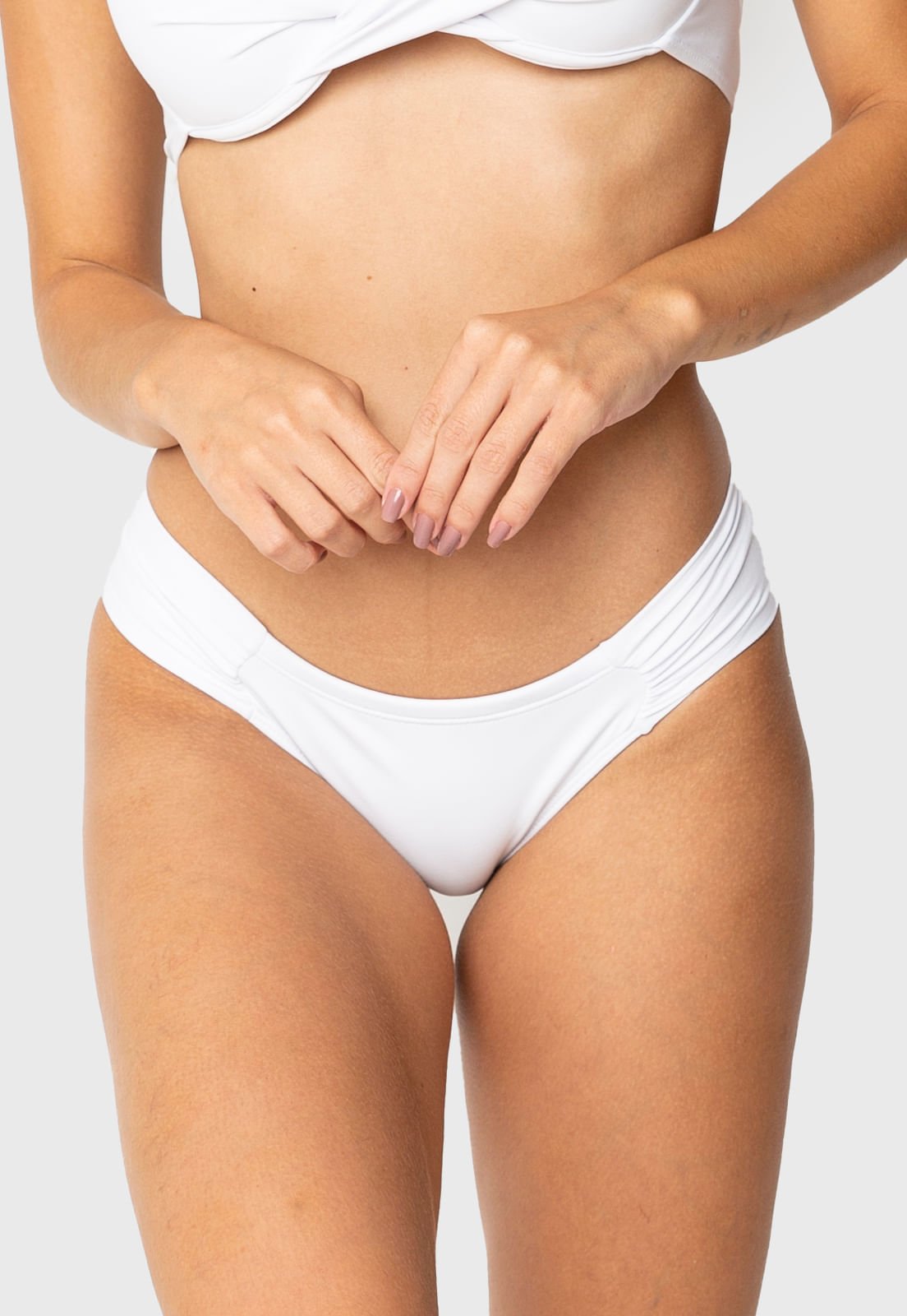 Calcinha de Biquíni Sem Elástico Com Lateral Média Franzida Branco Calcinha de Biquíni Sem Elástico Com Lateral Média Franzida Branco