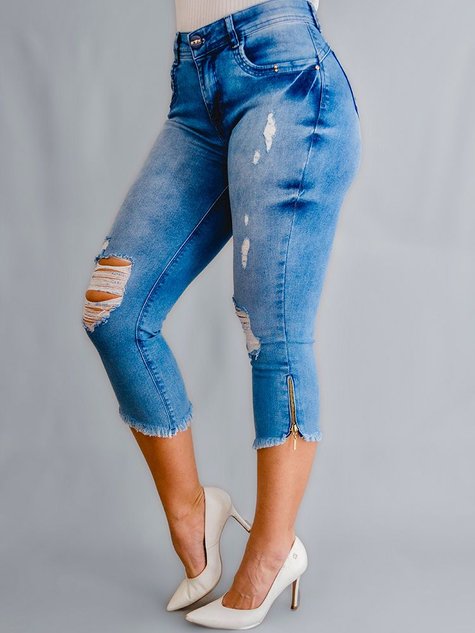 Calça Jeans Capri com Destroyed Estiloso Azul