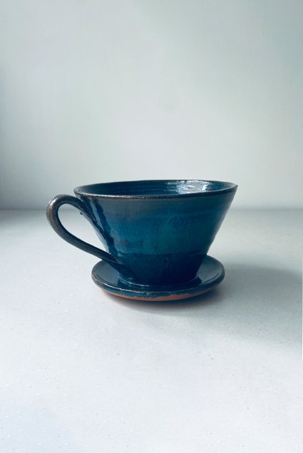 conjunto coador e caneca 350ml ceramica artesanal azul2