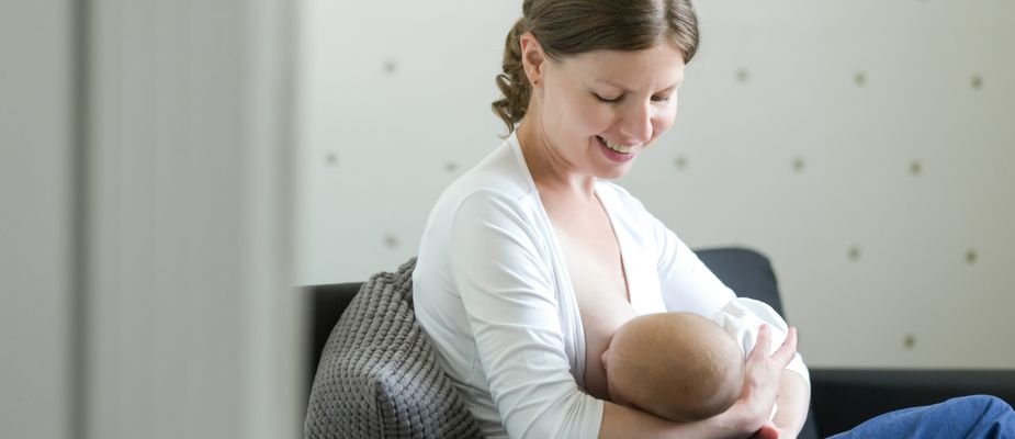 Aleitamento Materno: Posições e dicas para amamentar - Emma Fiorezi