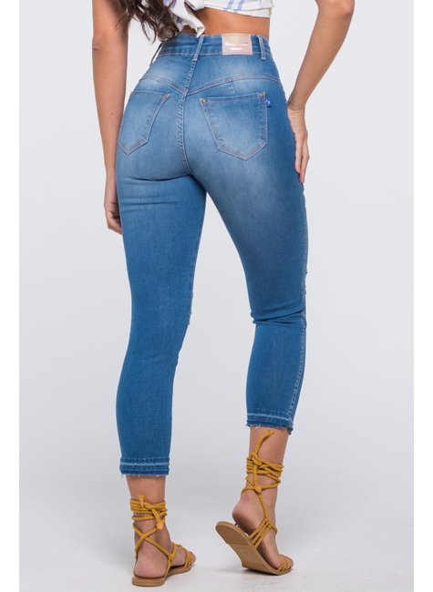 calca-jeans-cropped-com-detonados-10837-3933