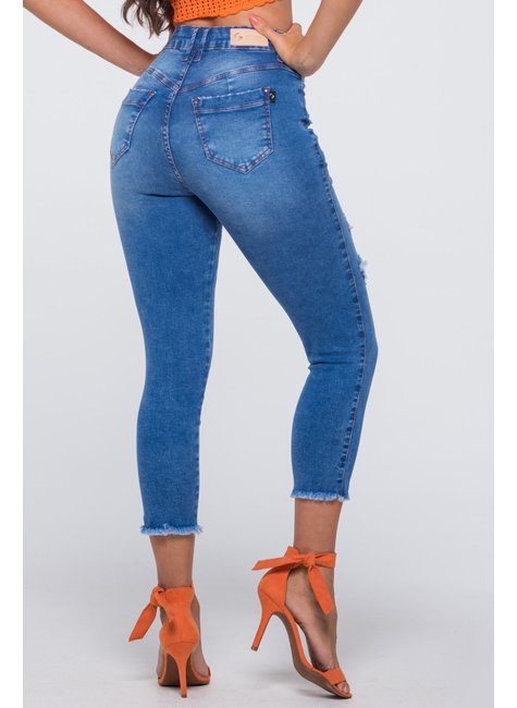 calca-jeans-cropped-com-detonados-na-coxa-10840-3924