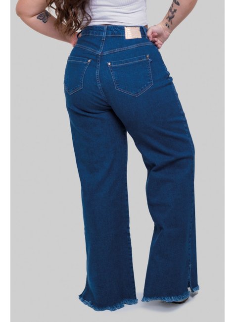 06 calca jeans wide leg com fenda na barra desfiada