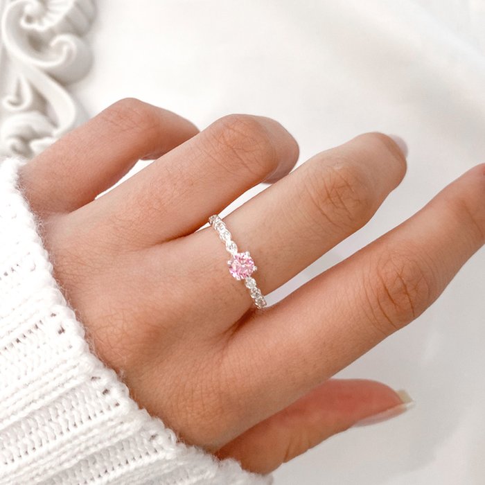 New Star Semijoias on X: Um anel maravilhoso para chamar de seu! Aposte  nesse anel com zircônia e deixe o seu look mais sofisticado e bonito.  Compre pelo site:  #newstar #semijoias #