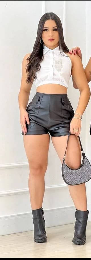 Short preto store cintura alta couro