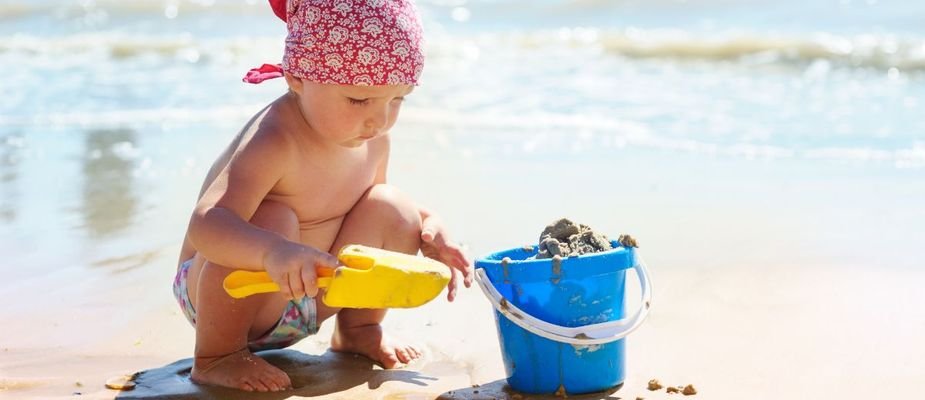 Bebê na praia: 9 cuidados essenciais!