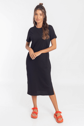 vestido tshirt midi fenda lateral preto frente