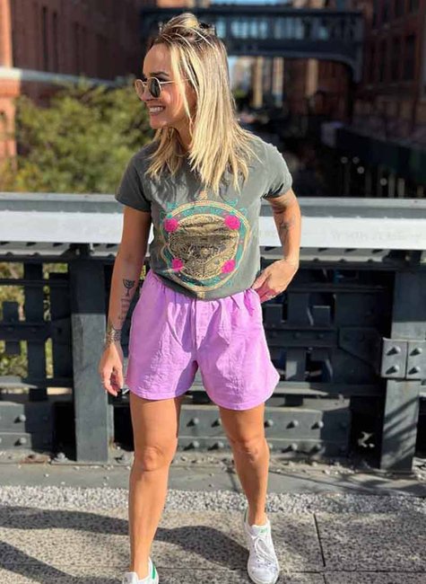 T-shirt Feminina Dragão Chinês Chumbo Com Strass T-shirt Feminina Dragão Chinês Chumbo Com Strass