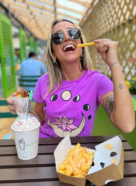T-shirt Feminina Peony Mistic Roxa Com Strass T-shirt Feminina Peony Mistic Roxa Com Strass