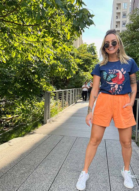 T-shirt Feminina Fases Da Lua Marinho Com Strass T-shirt Feminina Fases Da Lua Marinho Com Strass