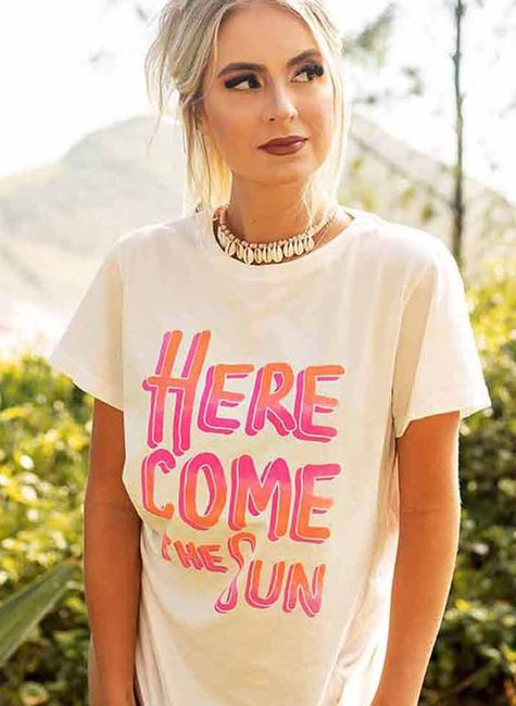 T-shirt Feminina Here Comes Off T-shirt Feminina Here Comes Off